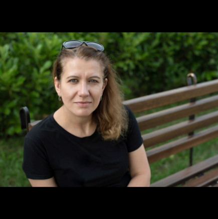 Свекърва ми ми даде стар пуловер и тогава открих тайната ѝ, която съсипа живота ми: В джоба ѝ беше скрито болезнено минало.