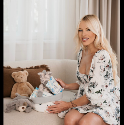 Натали Трифонова с изискана погача за малкия Арън - отбрани питиета, огромна торта и звездно меню!