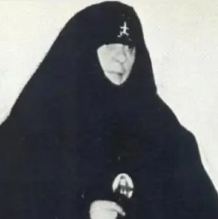 Mонахинята от ада: Разследващите намират телата на над 170 души в манастира на Майка Распутин