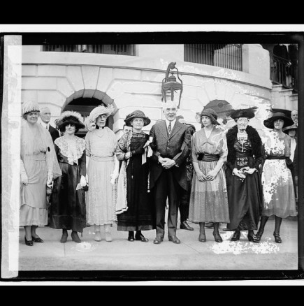 Президентът на Америка направи дете на дъщерята на приятеля си в тайна стая на Белия дом - история, разтърсила света: