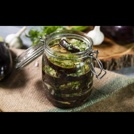 Когато искаме да се облажим през зимата, отваряме бурканче Реден патладжан - чудно мезе за всяко питие!