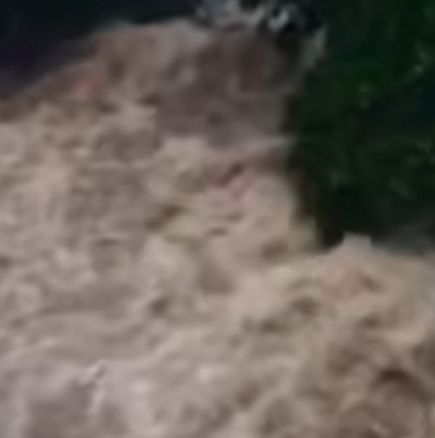 Библейски потоп блокира много българи в азиадска страна