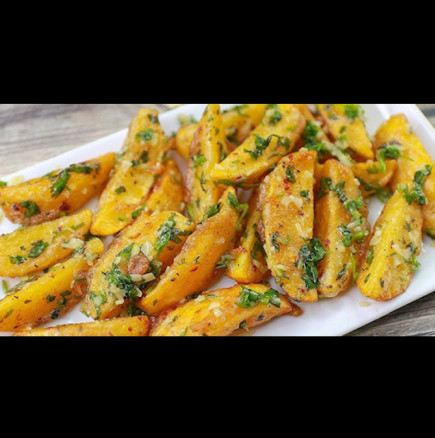 Печени картофи по манастирски - цяла тава радост за стомаха, а струва по-малко от 5 лв! 