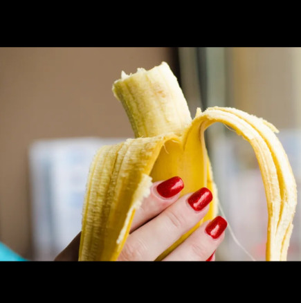 Тайната на гладката и блестяща кожа се крие в продукт, който всяка българка има у дома - дерматолозите го обожават!