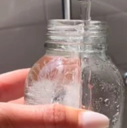 Трикът с чаша вода ще ви каже дали имате кандида: Ако видите това, посетете лекар