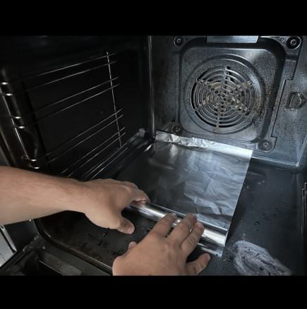 Занемарената фурна е срам за всяка домакиня! Ето как алуминиевото фолио ще я почисти вместо вас: