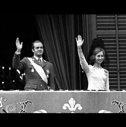 Уби собствения си брат, имаше 5000 любовници, разследват го за милиони: Бурният живот на опозорения бивш крал