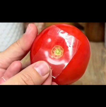 Вземете домат и залепете тиксо върху него: Ако не сте го правили досега, ще останете изумени от резултата!