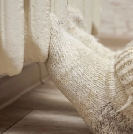 Постоянно ли са ви студени краката? Решението не са вълнени чорапи, а 1 храна, която ви държи топли и при минусови температури