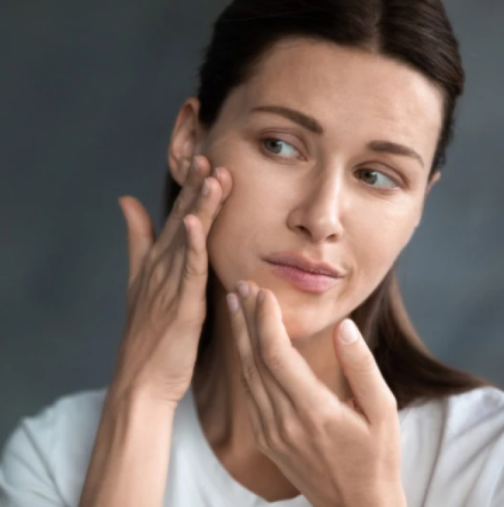 Скъпите кремове са безполезни: Лицето ви страда заради един вечерен навик, ще забележите резултатите веднага щом го промените