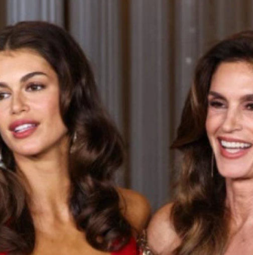 Синди Крофорд и дъщеря й Кая Гербер блестяха в едни и същи рокли, не знаеш коя е по-красива!