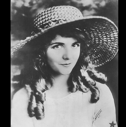 Най-красивото момиче на света почина по ужасяващ начин: Смъртта ѝ е толкова невероятна, че за нея се говори и днес