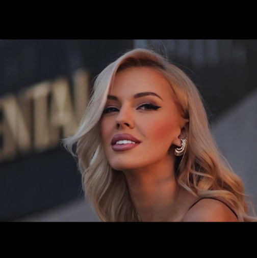 Натали Трифонова за първи път показа малкия Арън (СНИМКИ)