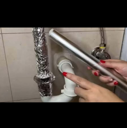 Ето какво няма да ви кажат водопроводчиците: Увийте тръбата на мивката в алуминиево фолио и спестете куп пари!