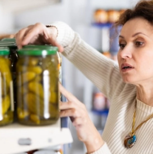 Водата от краставичките е истинско съкровище: Обикновено попада в мивката и когато чуете колко е полезна, вече няма да я изхвърляте