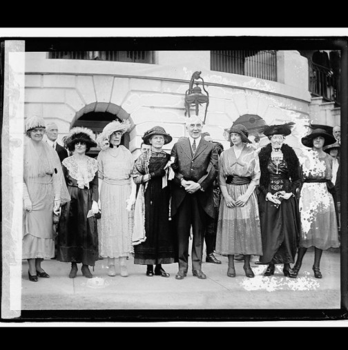 Президентът на Америка направи дете на дъщерята на приятеля си в тайна стая на Белия дом - история, разтърсила света: