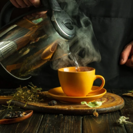 Боли ви гърлото: Народен билкар разкрива грешката, която всеки прави, само чай, приготвен по този начин, действа