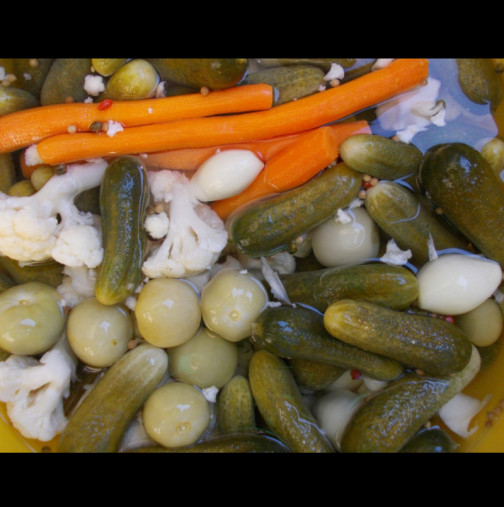 Рецептата на баба за жива туршия - трае чак до късна пролет! Хрупкава и чудно вкусна става: