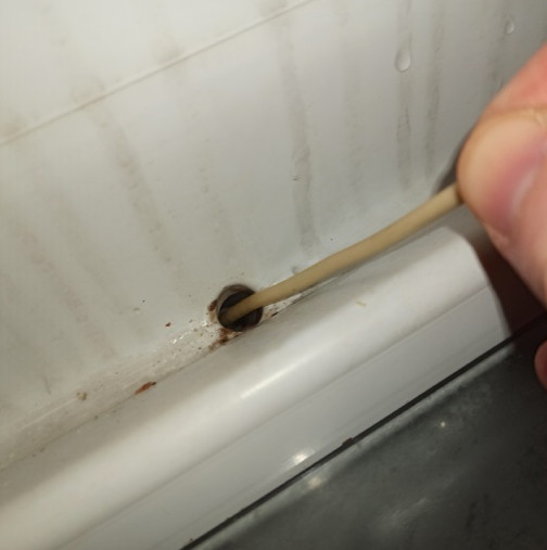 От тази малка дупка зависи работата на хладилника. За какво става дума: 