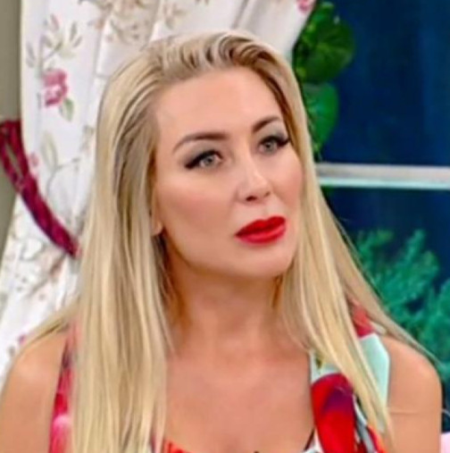 Антония Петрова се показа с маска и в напреднала бременност