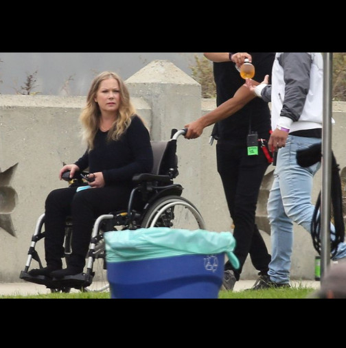 Болестта бавно я отнема, собствената й дъщеря едва я "познава": В разгара на битката ѝ с рака пристигнаха още по-страшни новини