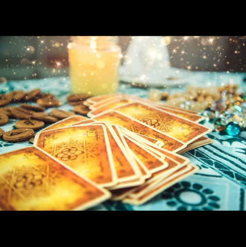 СУПЕРЛУНАТА в Телец носи шеметен обрат на 5 ноември: Таро-прогноза за всеки знак от зодиака - на кого ще помогнат картите?