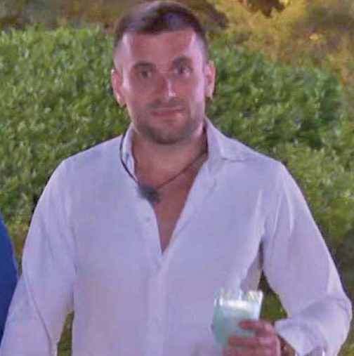 Трус след "Ергенът: Любов в рая"-Виктор зарязва Дениз - Ето с коя друга "ергенка" я замени-Тя също заряза половинката си-Снимки