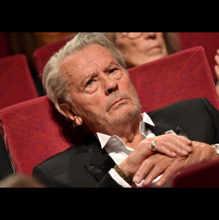 Децата на Ален Делон се хванаха за гушите! За година пропиляха всичко, което баща им им остави