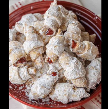 Пръхкави новогодишни кифлички със сладко - 60 броя от една доза! Крехки и топящи се в устата като снежинки: