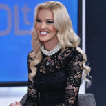 Роди и скъси минижупа! Натали Трифонова разпали страстите в мрежата с нова порция снимки: