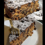 Колкото повече стои, толкова по-вкусен става! Коледна торта с бадеми и сушени плодове: