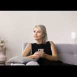 Веднага щом навършите 50 години, изхвърлете тези неща от къщата веднага: Те носят самота и тъга, а мнозина ги държат на рафта