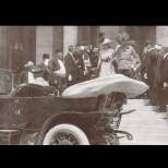 Когато видя лицето ѝ за първи път, то беше под маска и веднага се влюби: Оттогава не са се разделяли, отидоха заедно и в смъртта!