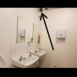 Ето го директорът-вояйор, който монтира камери в тоалетните на училище - още скандални разкрития: