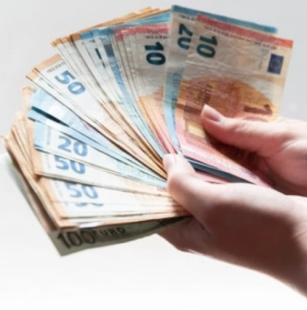 Как да привлечем пари и никога да не останем без пари? Старо народно поверие гласи, че трябва да правим това със съседите си.