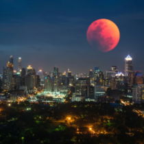 Нощта на 5 декември носи СМУТ: Пълнолунието в Близнаци удря по всички фронтове!