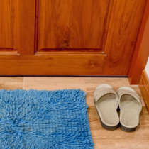 Ритуали за Нова година: Защо е важно да смените постелката пред входната врата