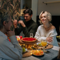 Бъдещата свекърва ѝ подари тениска, с която каза всичко: „Това не е шега - сериозно ме обиди“