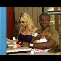 След като правили любов за първи път, тя му казала: „Бременна съм от друг.“ Тогава той направи нещо неочаквано: