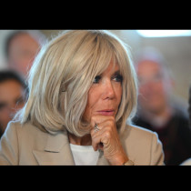 Феминистки погнаха Брижит Макрон, след като изля куп нецензурни думи по техен адрес: