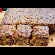 По-сочен от торта, ароматен и чудесно вкусен: Коледен сладкиш със сушени плодове, който ухае на празник!