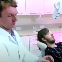 20 години не си е мил забите, а когато отвори устата си, стоматологът се шокира