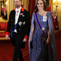 Кейт Мидълтън на банкета в чест на германския президент носеше ДИАДЕМА, КОЯТО НЕ Е ВИЖДАНА ОТ 20 ГОДИНИ: Изборът не е случаен