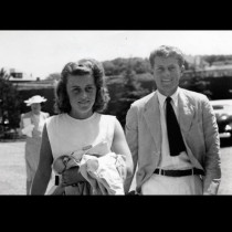 Скандалният живот на сестрата на Кенеди я отчужди от семейството: Тя почина трагично, а родната й майка не дойде на погребението ѝ