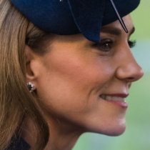 Палтото на Кейт Мидълтън събра погледите на почитателите на модата-Снимки