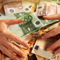 Парите идват при тях сами, те са на път да забогатеят: 3 зодии ще се опаричат яко до Нова година и чак ще се изненадат