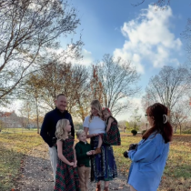 О, какво позволяват на децата! Двамата са кошмарът на родителите, това, което правят, е върхът на срама