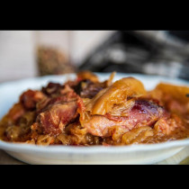 Сватбарска зелка - гозбата-мечта на всеки празник! Ето как се приготвя с ребърца по стара рецепта: