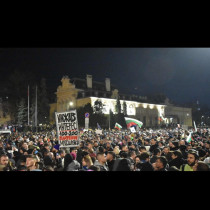 Ето какво остана от София след протеста снощи - вандализъм и разрушения: