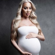 Антония Петрова с блага вест часове преди Коледа! Роди трета рожба, ето на кого я кръсти: